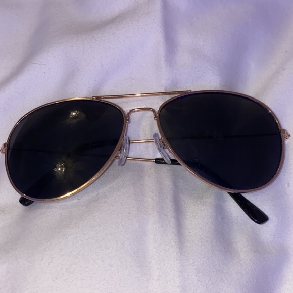 Women’s Sunglasses - Picture 1 of 3